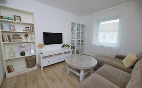 Central Apartment - Folk District